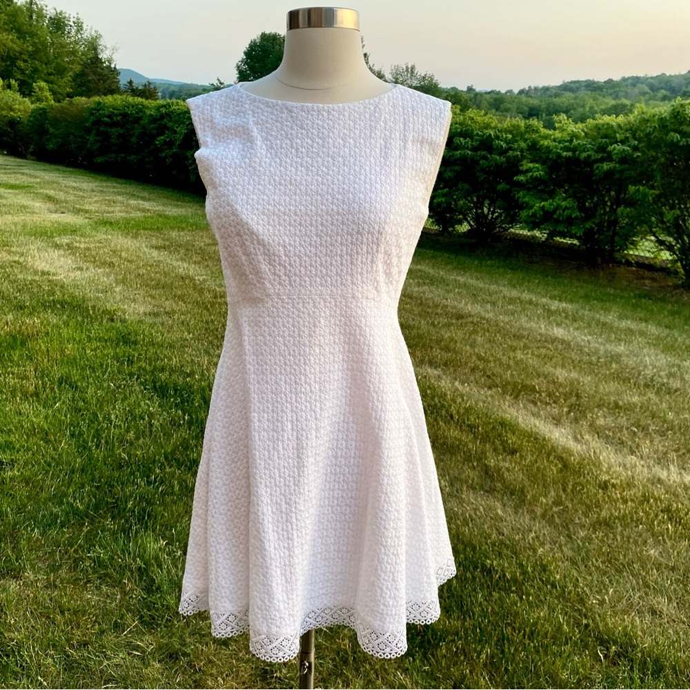 Arthur Levine Tahari Sleeveless Dress - Picture 2 of 16